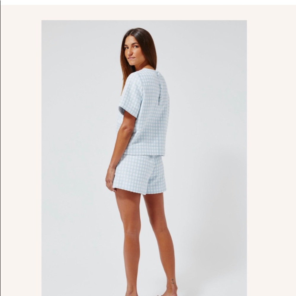 LISA MARIE FERNANDEZ
the t-shirt in boucle